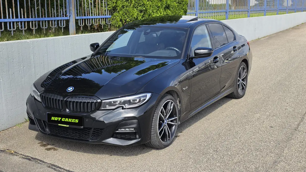 BMW 320e - HOT CAKES