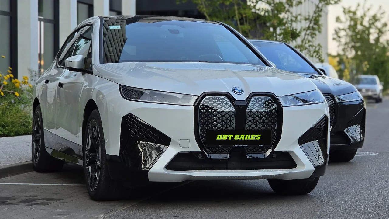 BMW iX - HOT CAKES